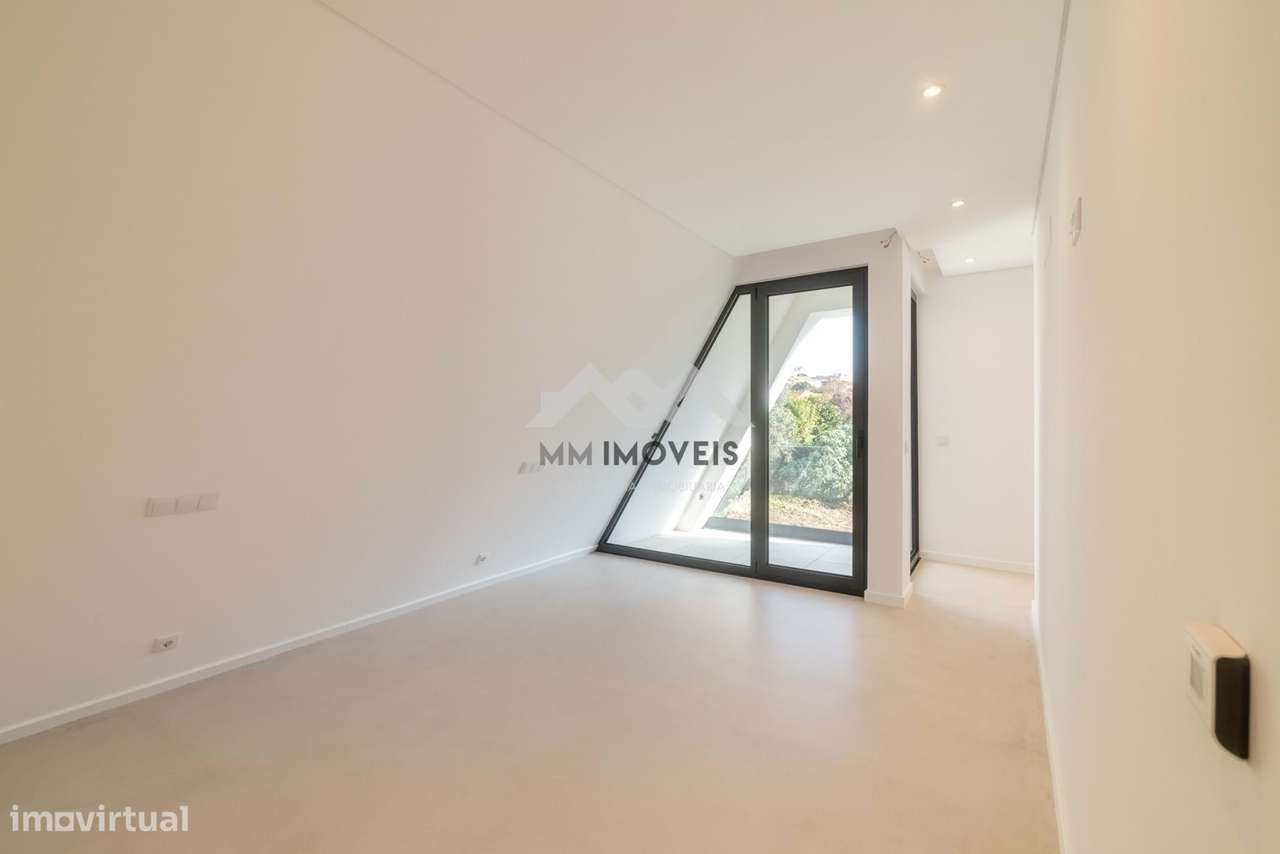 Moradia T3+1 | NOVA | Piscina | Francelos | 4 Frentes | Box | Praia-30