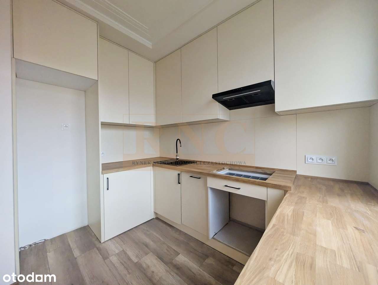 Dwa pokoje po generalnym remoncie | Sztukateria i cegła | 48,6 m2 - Pełny obrazek: 5/16