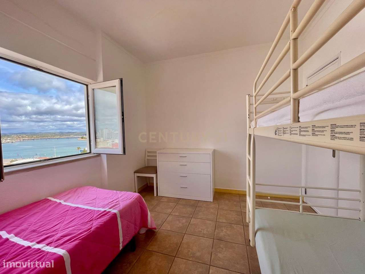 Apartamento T2 com Vista Rio Arade - Despensa - Marina de Portimão - P-11