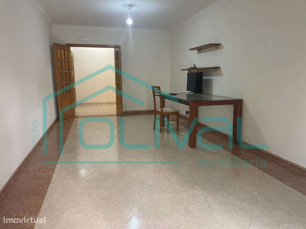 Apartamento T3 com parqueamento e arrecadação na 2ª Fase da Qta. Pi... - Grande imagem: 3/37