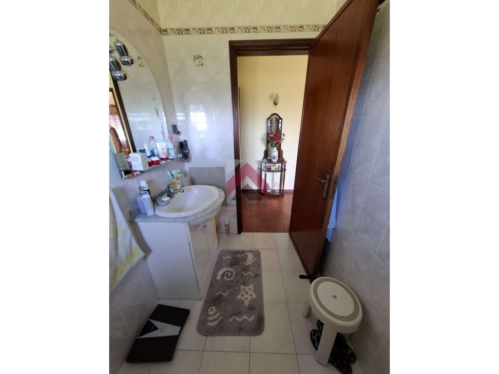 Moradia T3 Isolada na Costa do Valado-24