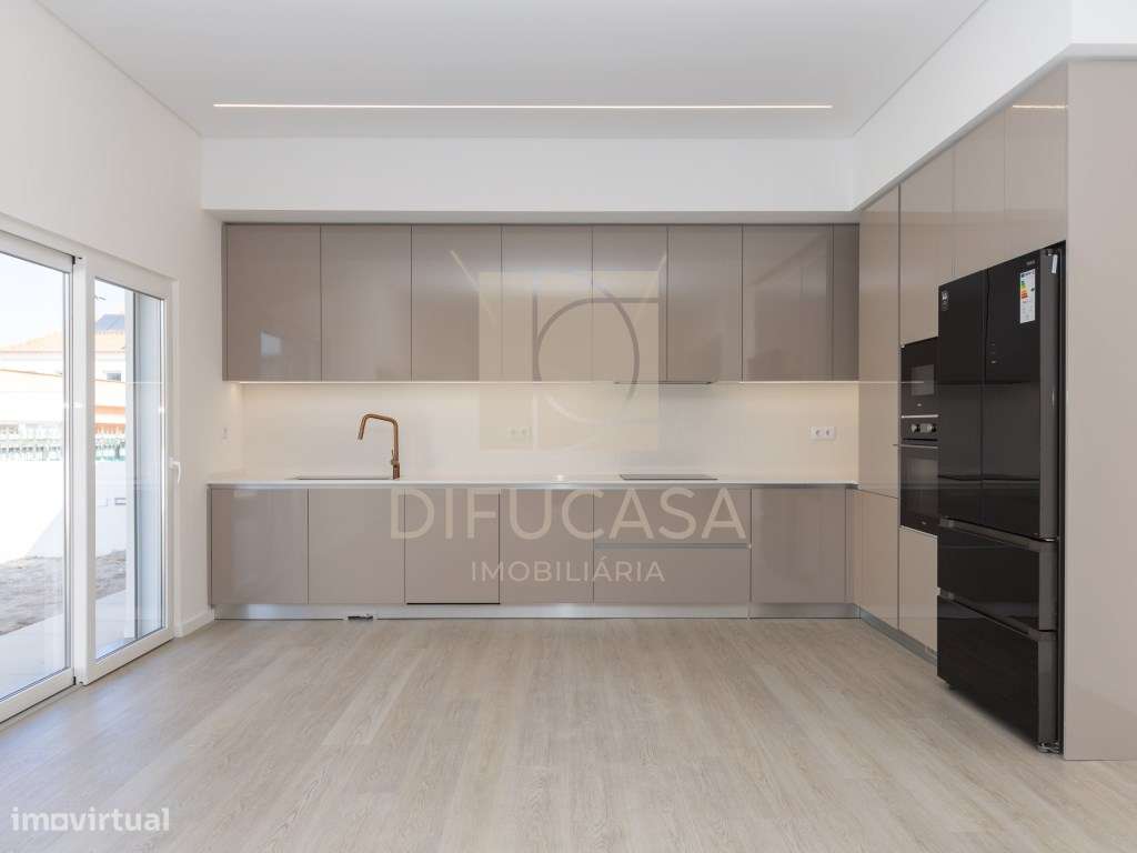 Moradia T4 localizada em Aldeia de Irmãos (Azeitão)-4