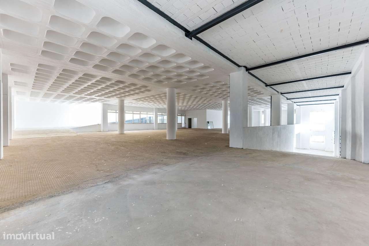 Armazém Industrial com 5 Pisos no Prior Velho, Loures-34