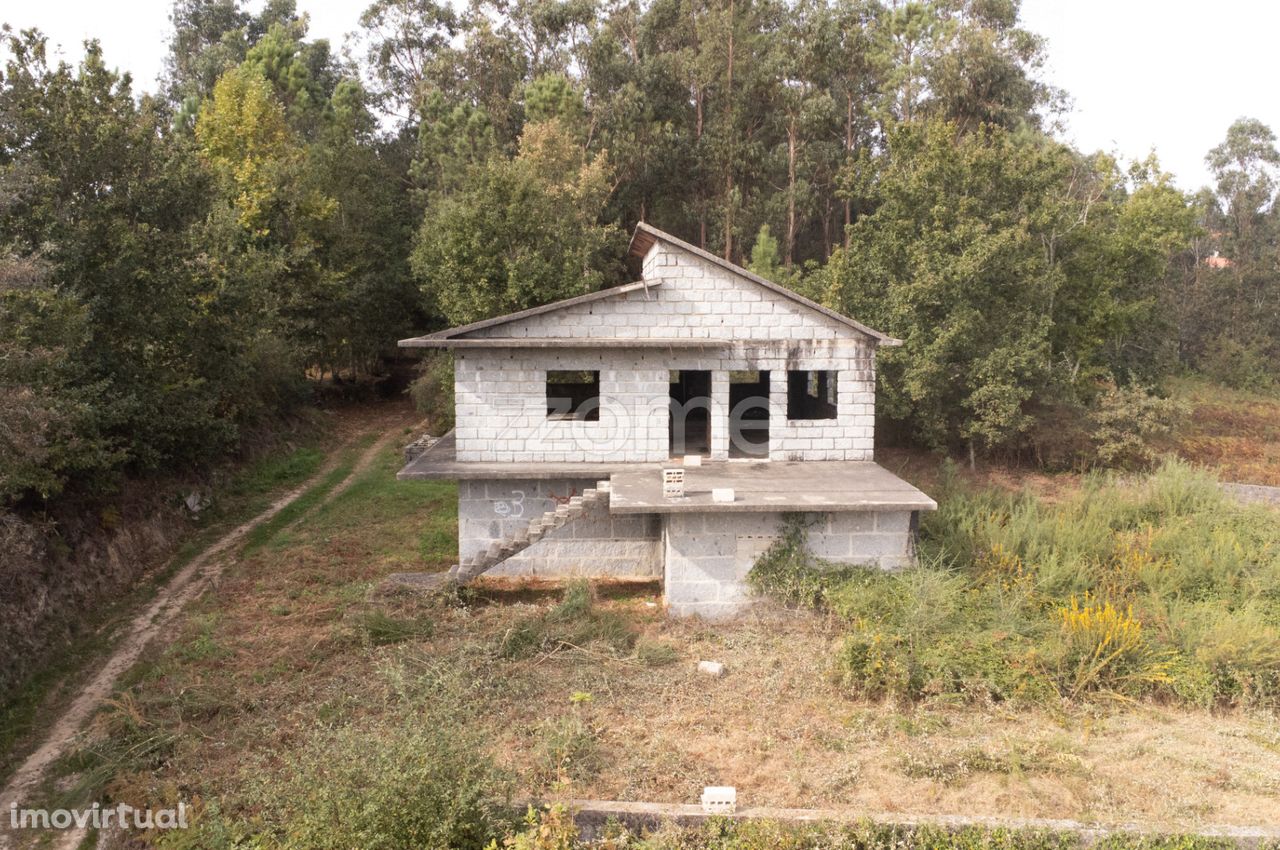 Terreno para construção com benfeitoria em Taíde - Póvoa de Lanhoso...