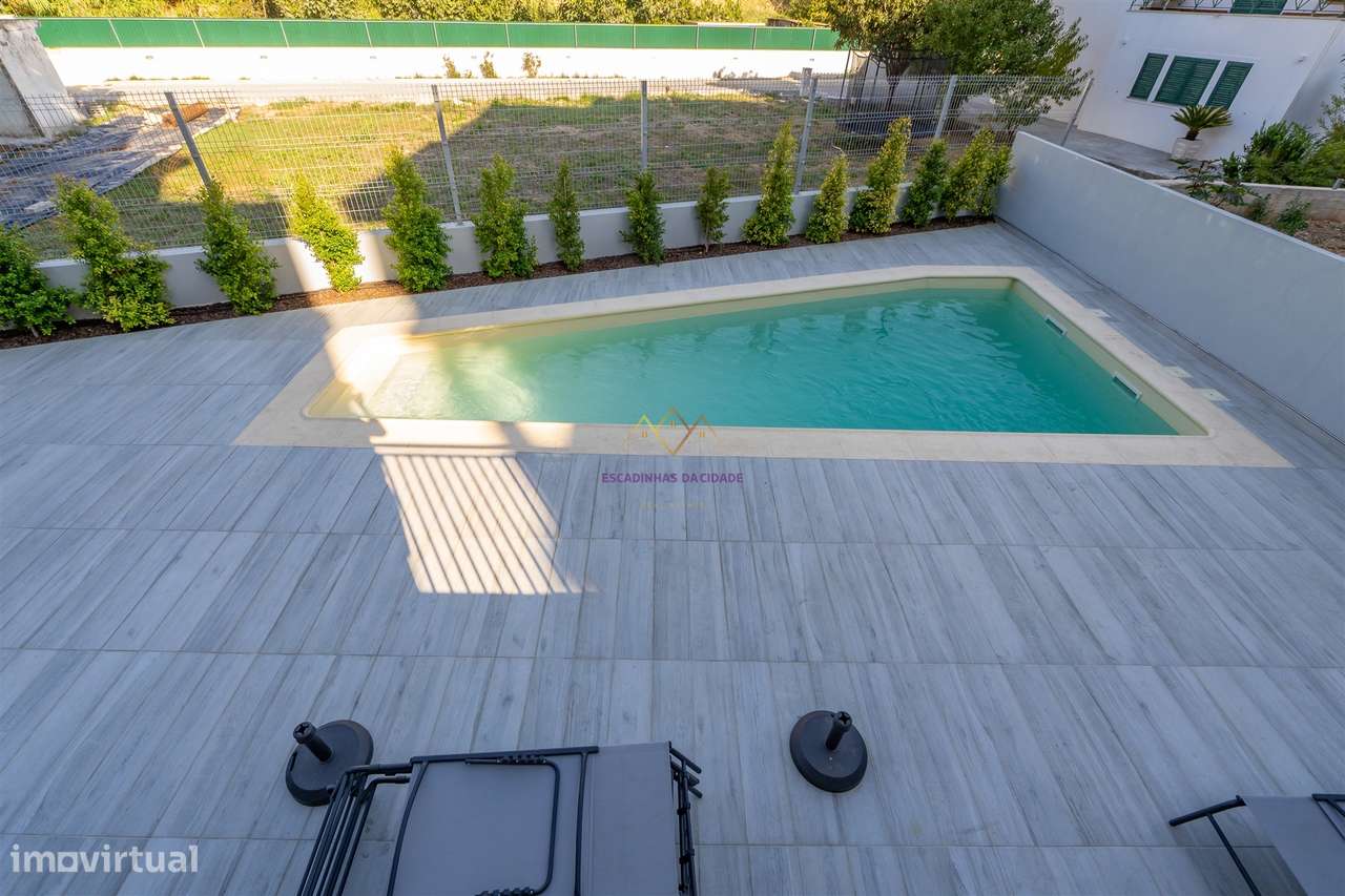 T4 com Piscina em Alverca-37