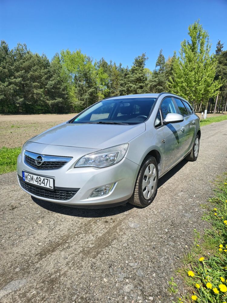 Opel Astra J 1.4 Turbo Active 2011