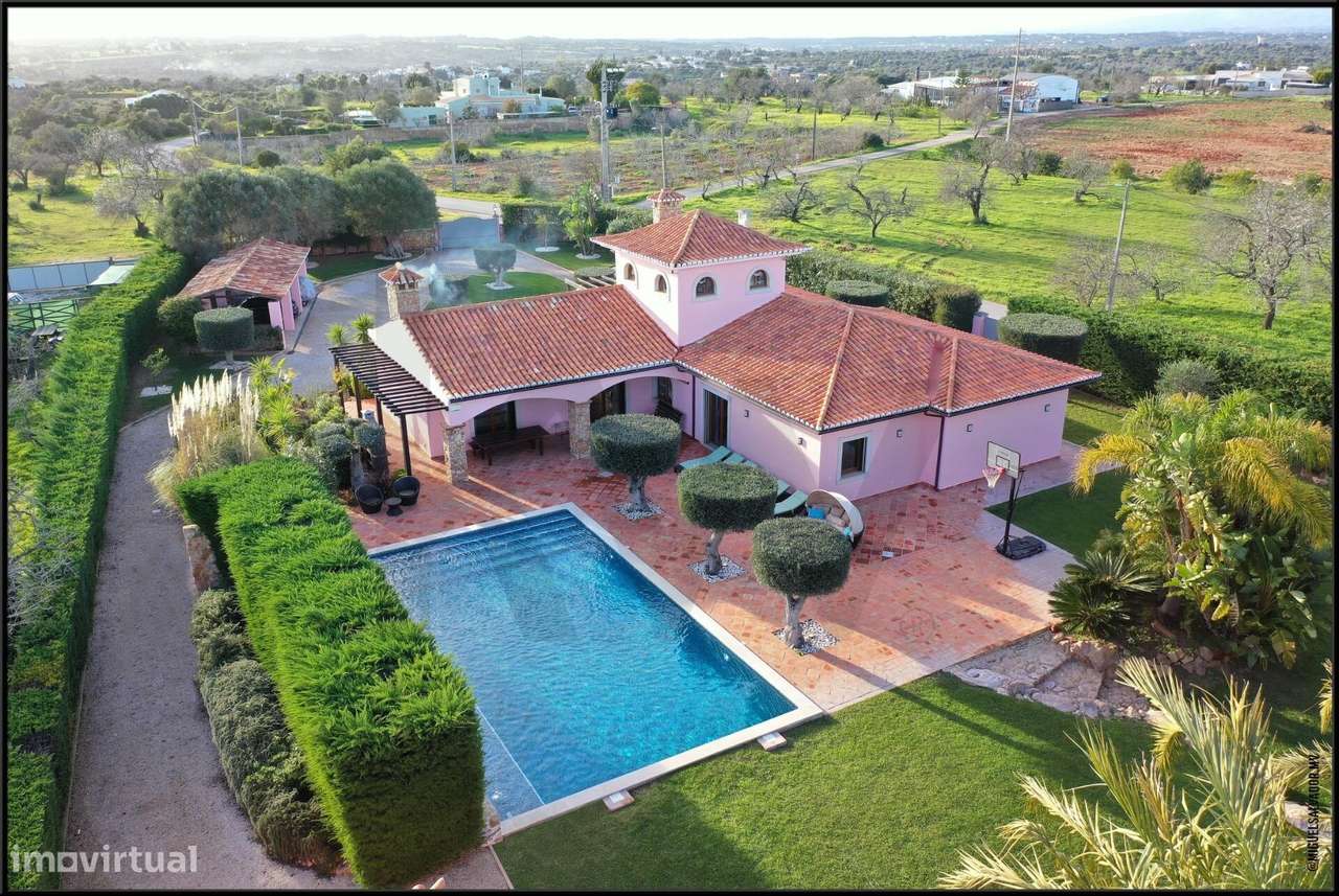 Moradia T3 de arquitetura Toscana, pelo arquiteto de renome Mário Novi - Grande imagem: 5/43