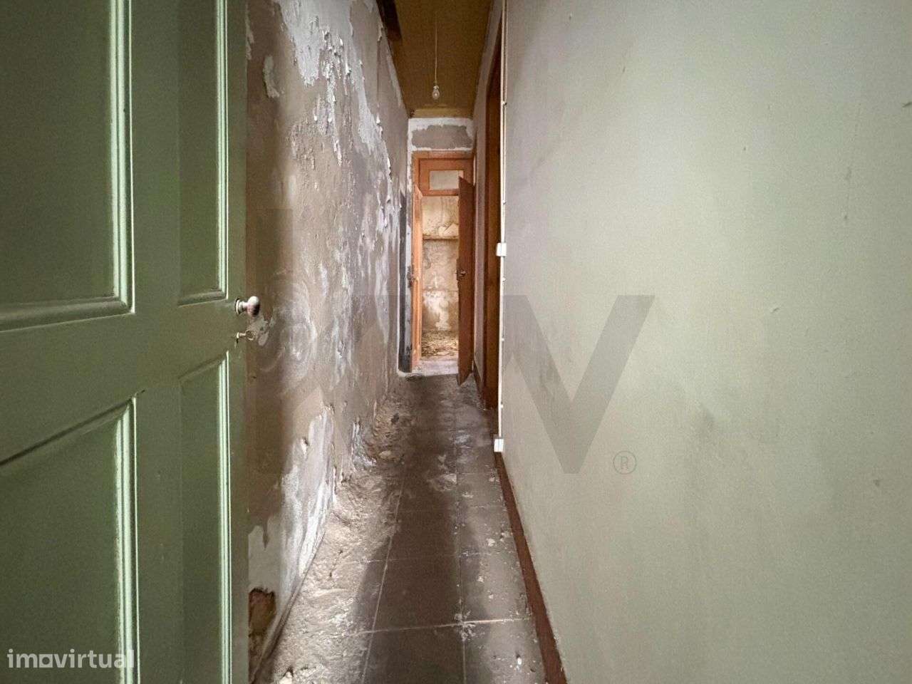 Moradia T2 Térrea com Sótão Beira Mar (para recuperar)-5