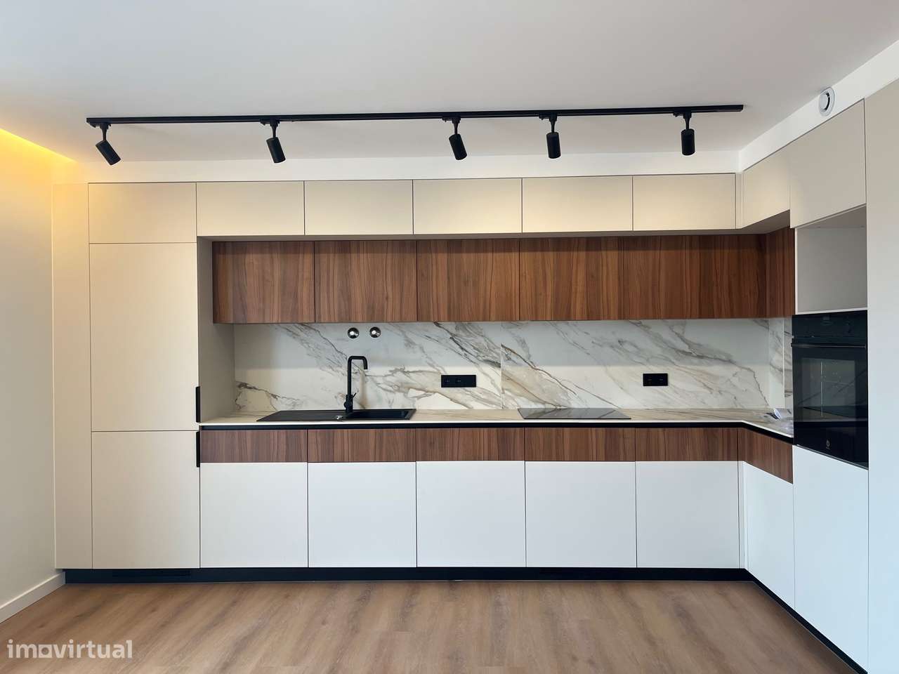 T1 Novo com Varanda e Parqueamento – Centro da Cidade! - Grande imagem: 4/27