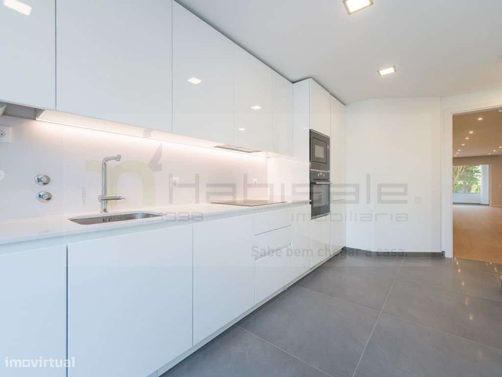 T2 Excelentes Acabamentos com Terraço e Box Perto da Praia de Carca...-6