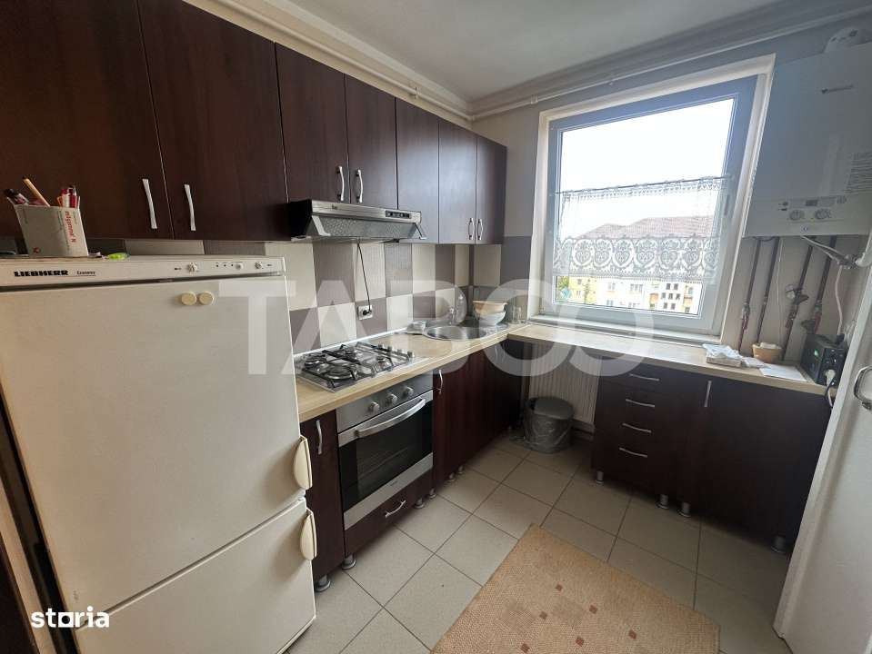 Apartament decomandat 3 camere etaj 4 zona Rahovei Sibiu - Imagine principală: 4/11