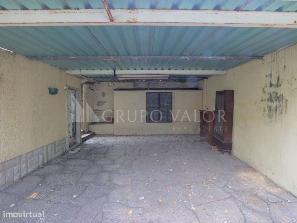 Moradia Isolada T4+2 com Garagem em Mem Martins-51