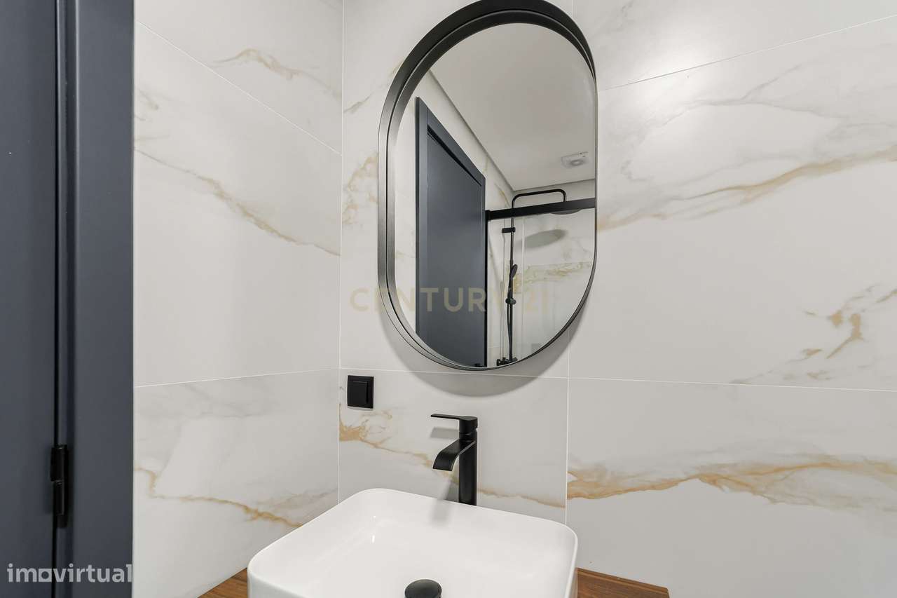 Espaçoso Apartamento T3 Totalmente Renovado em prédio com elevador no-16