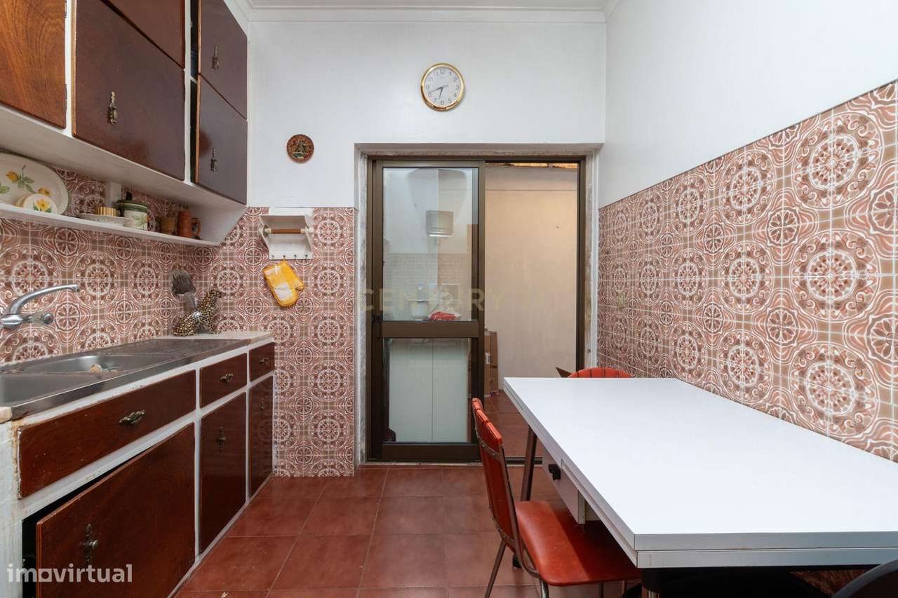 Oportunidade única de investimento em Odivelas – 50% de prédio em prop-27