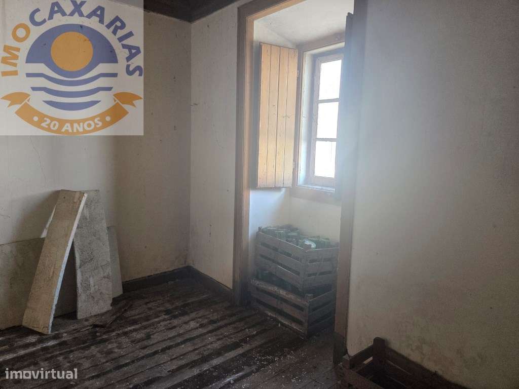 Moradia Rústica com Pátio e Anexos para Recuperar - Urqueira, Ourém-19