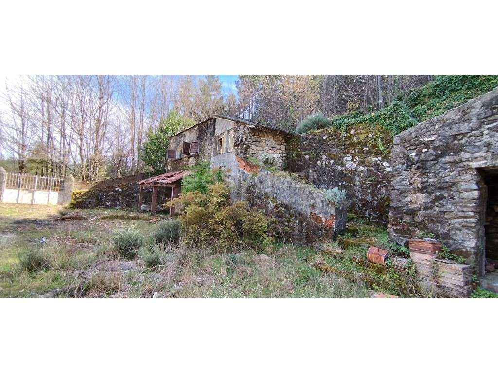 Moradia na Serra da Estrela, Manteigas ,com anexos e terreno . - Grande imagem: 5/46