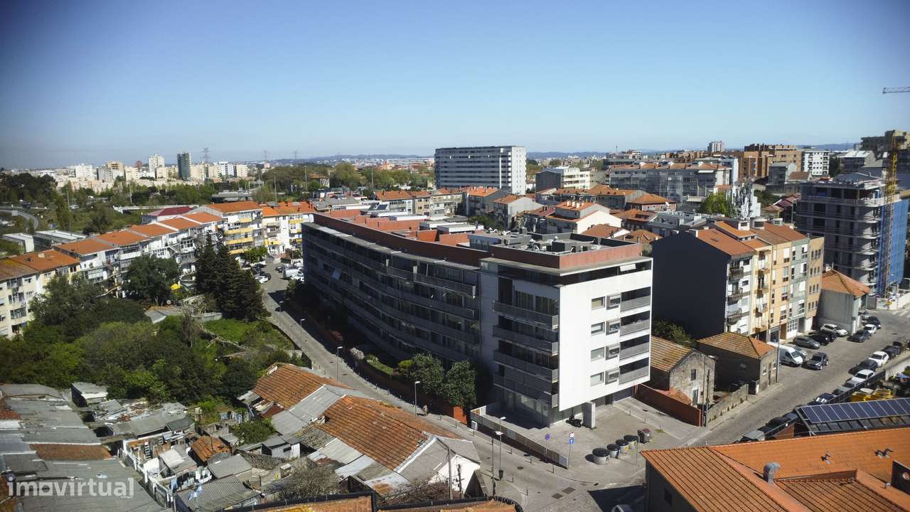 T3 Duplex com Jardim Privativo, O Conforto de uma Moradia  Porto-17