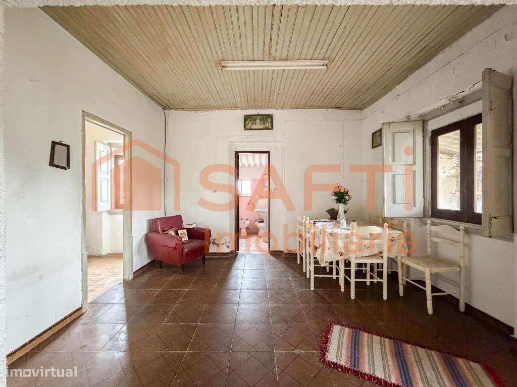 Moradia para recuperar, junto ao Rio - Grande imagem: 4/26