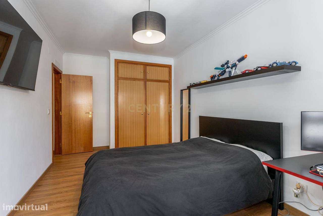 Apartamento T3 Remodelado com Arrecadação e Parqueamento-15