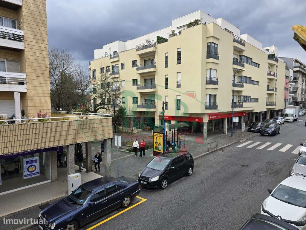 INVESTIMENTO - T5 Entrada Independente | Garagem | Peq. Quintal | C... - Grande imagem: 2/41