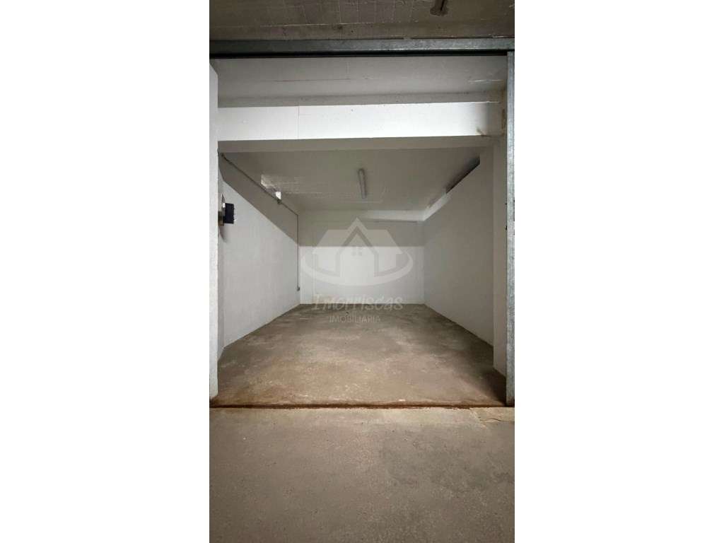 Garagem fechada / Box com 15m2 - Bom Sucesso, Alverca do Ribatejo-4