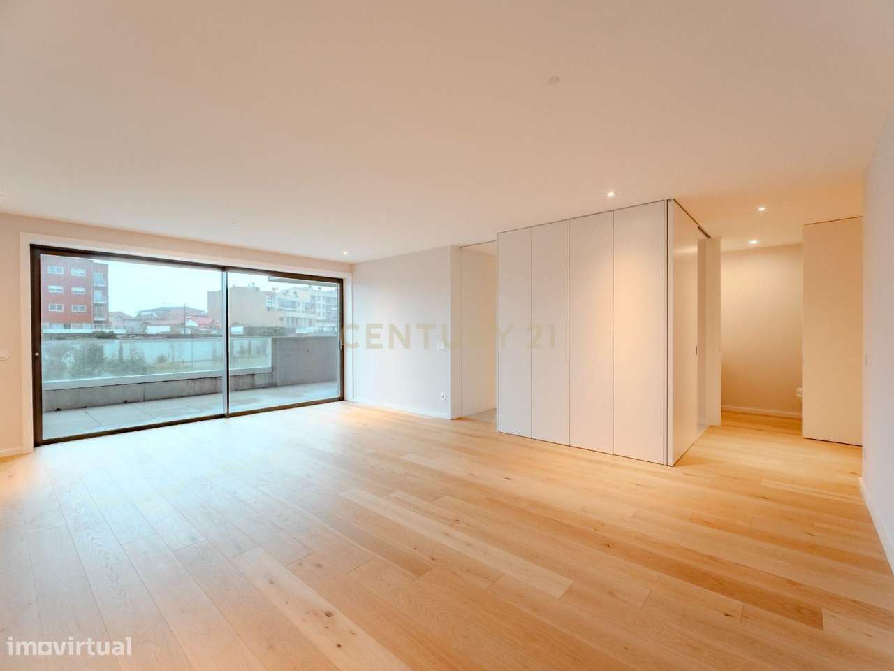 Apartamento T3 de Luxo em Condomínio Privado com Piscina, Padel e Giná-5