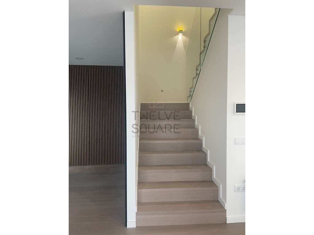 Moradia T3 em construção em Porto de Mós-8