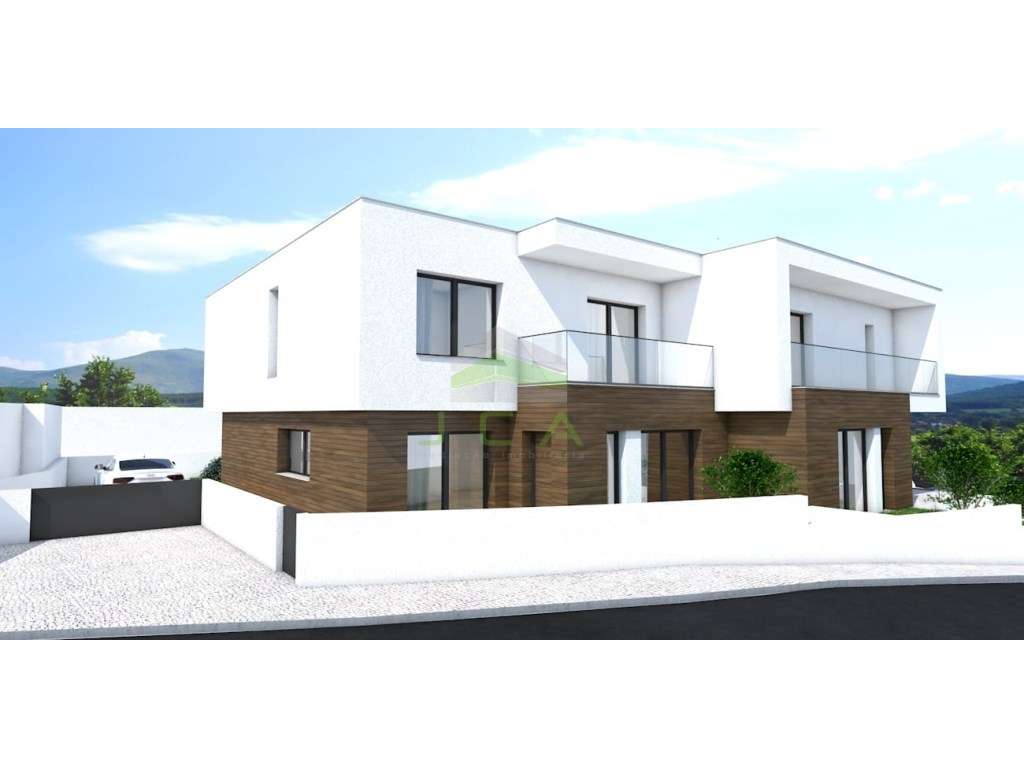 Terreno com projeto aprovado para 3 moradias - Grande imagem: 4/7