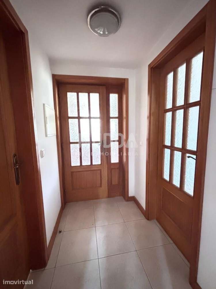 Moradia de 2 Pisos – Excelente Oportunidade em Romariz, Santa Maria da-7
