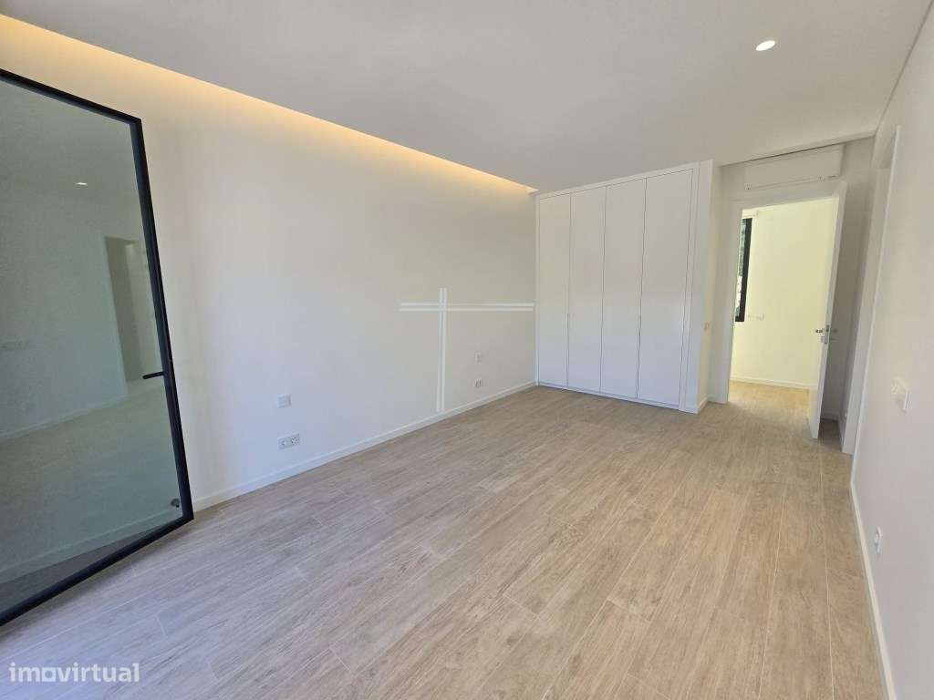 Moradia isolada T4, arquitetura contemporânea com garagem e piscina...-29
