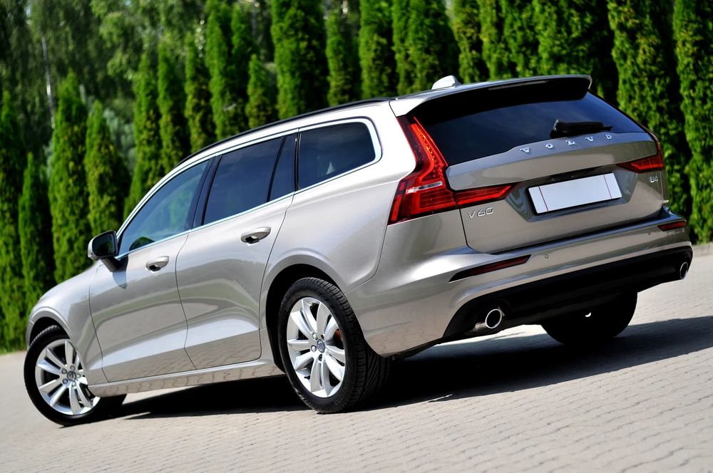 Volvo V60 II (2018- ) B4 D Geartronic Momentum 2022