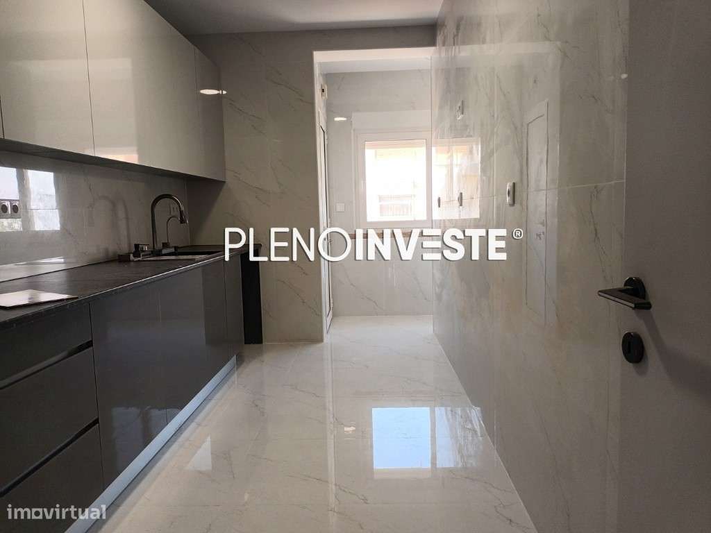 T4 Totalmente remodelado com vista rio no Seixal-8