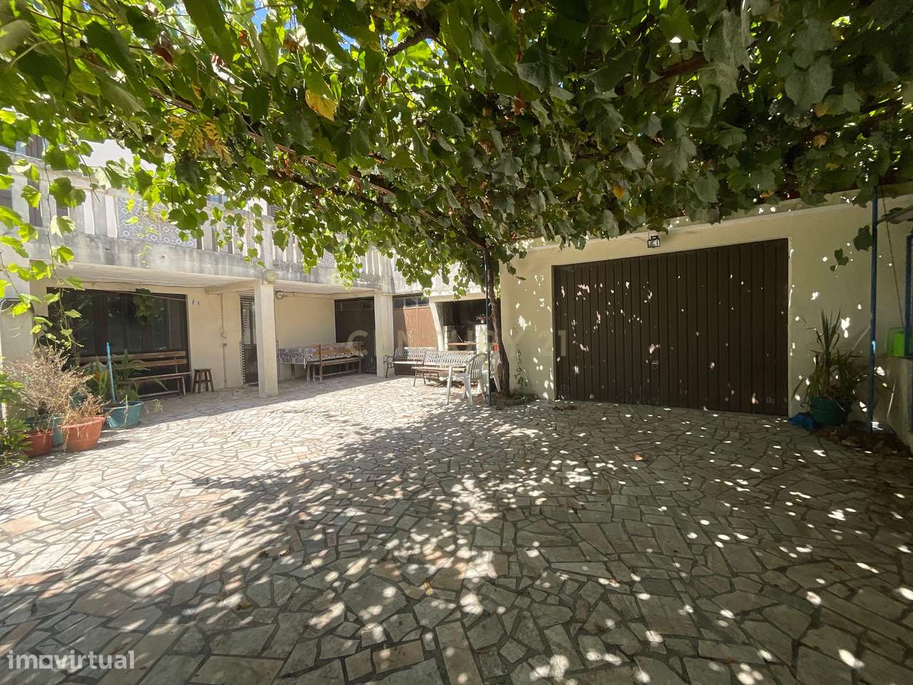 Moradia T5 com Jardim, Terraço e mais 2 terrenos de construção em Vila - Grande imagem: 2/51