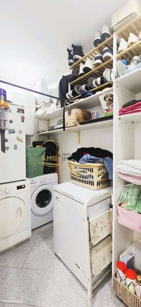 LOJA COMERCIAL/APARTAMENTO T1+1-11