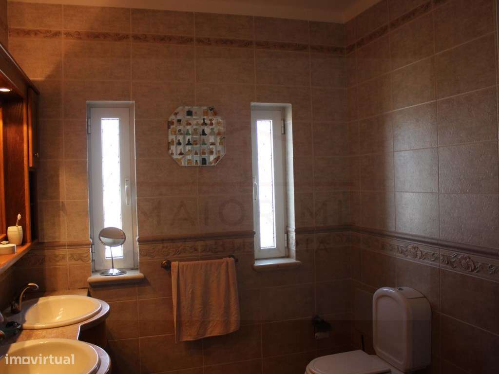 Luxuosa moradia T5 + 1 em Rio Maior-22