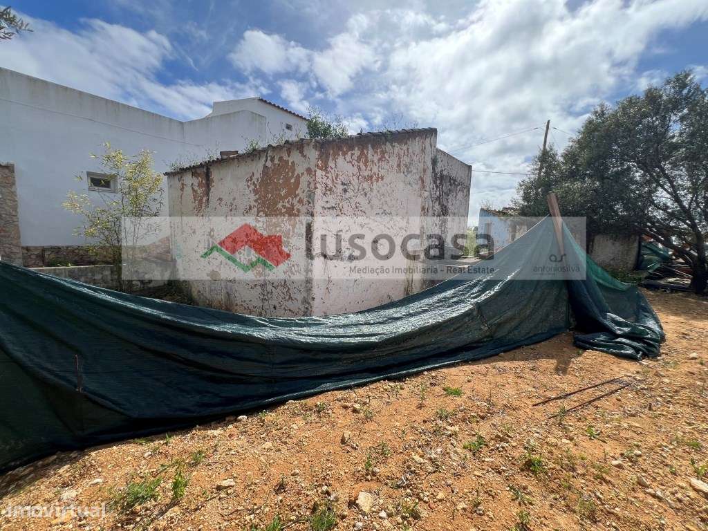 Casa Térrea, com 3 compartimentos e logradouro. - Grande imagem: 4/12