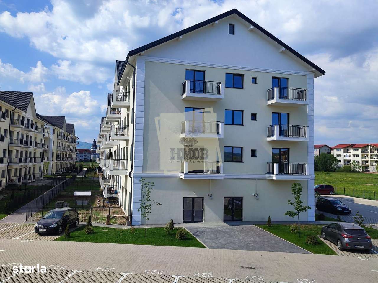 Apartament cu 3 camere 2 bai parcare si curte 57 mp in Selimbar - Imagine principală: 2/9