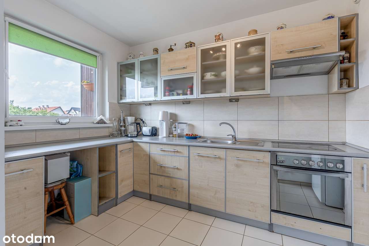 Czteropokojowe z balkonem, 4 min od plaży.-8