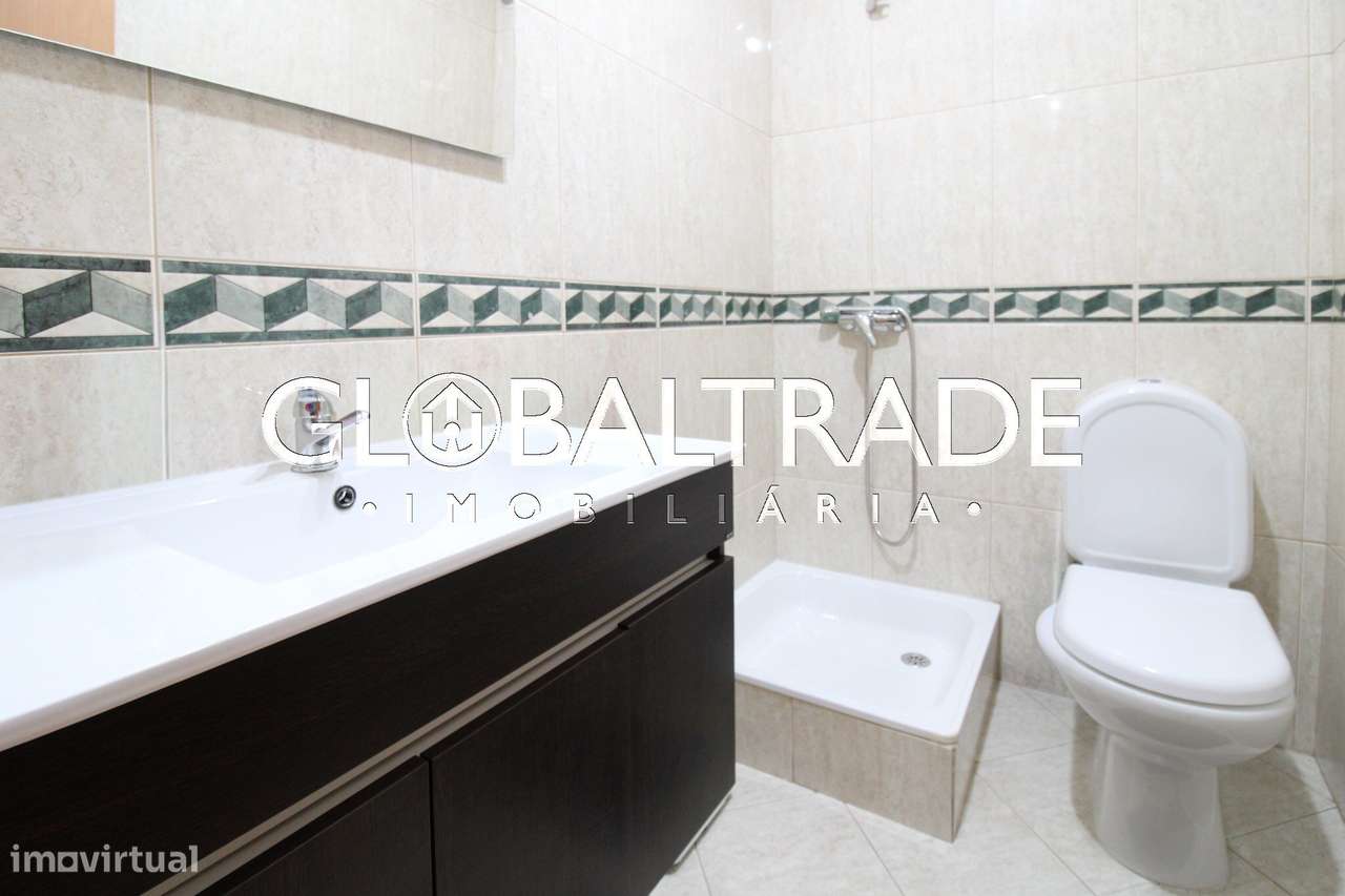 Apartamento T2 com Terraço em Baguim do Monte-21