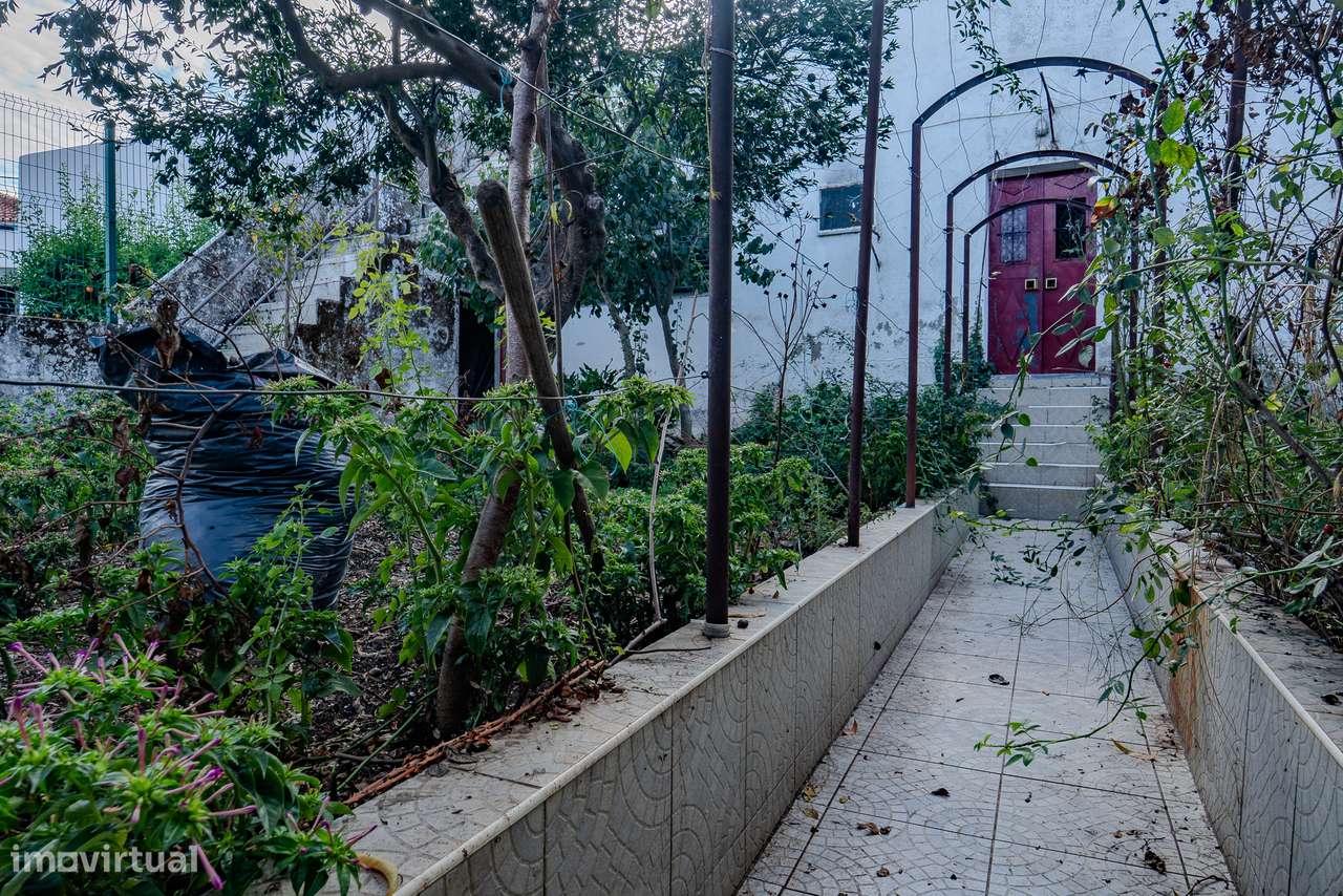 Moradia com Quintal e Garagem à Venda em Viana do Alentejo-34