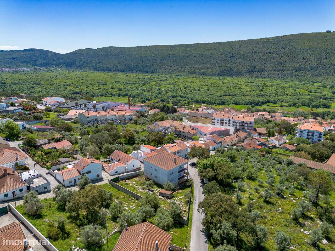 Prédio com 2 apartamentos+garagem+terreno-52