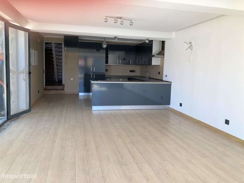 Excelente Moradia T3, Alcoitão, Alcabideche, totalmente remodelada - Grande imagem: 4/17