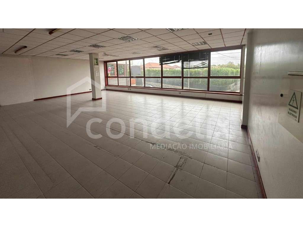 Prédio multifuncional para venda em Felgueiras - Grande imagem: 5/27