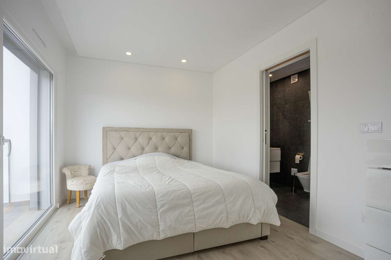 Moradia T4 Semi-Nova-17