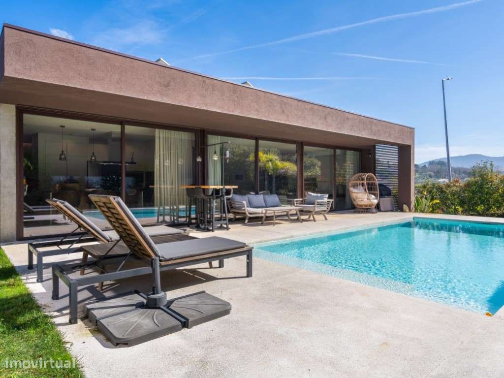 Moradia Exclusiva V4 com Piscina aquecida-6