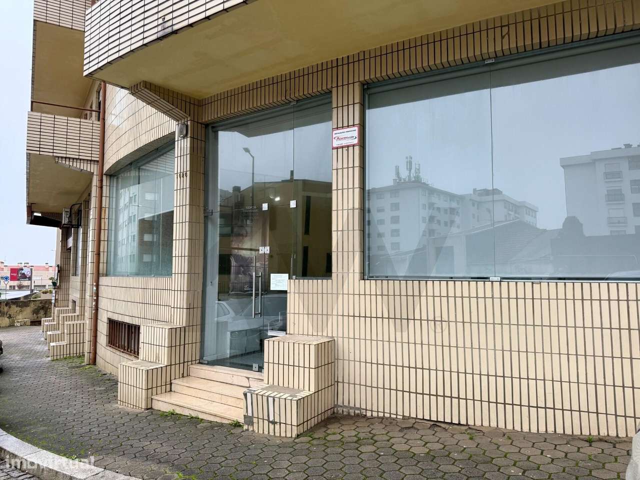 Oportunidade de Investimento: Loja em Vilar do Paraíso, Vila Nova de G - Grande imagem: 2/19