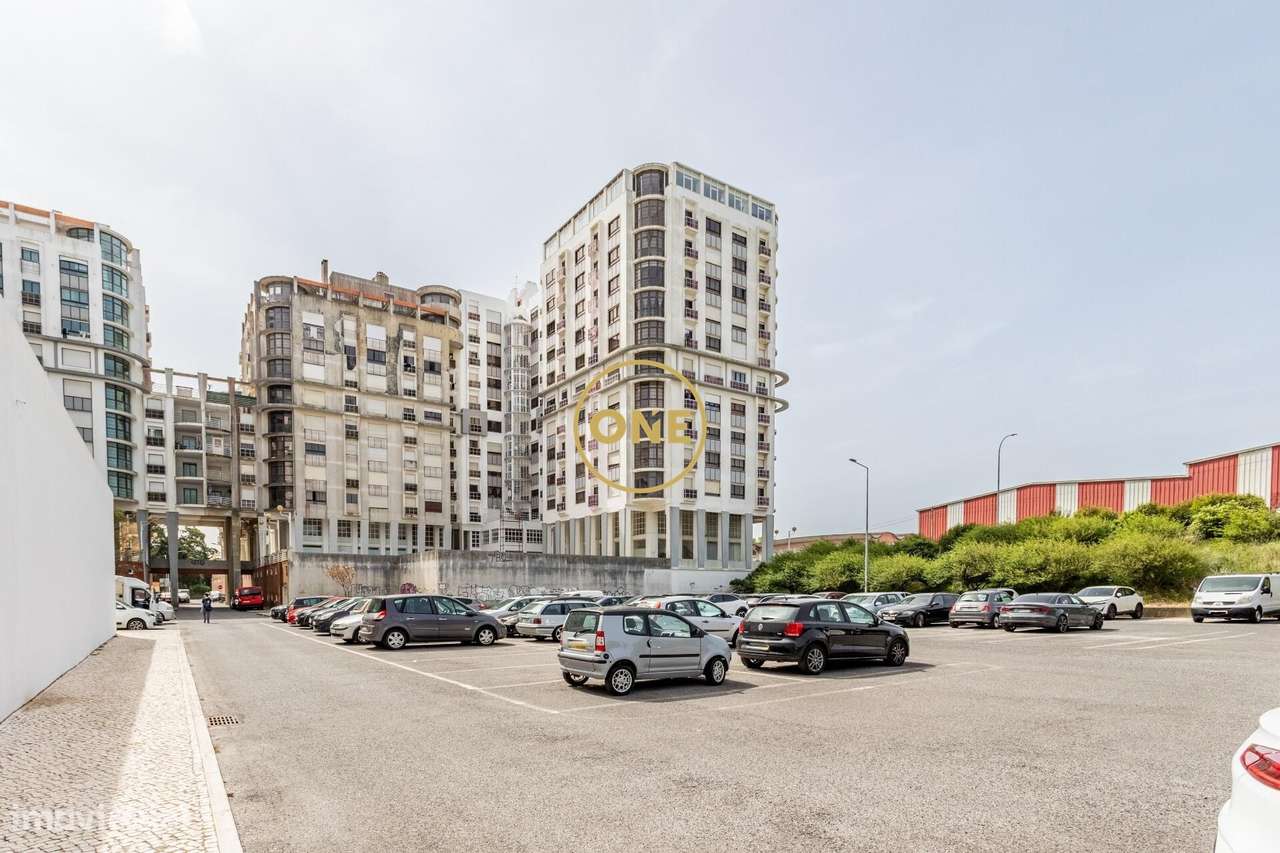 T2 com 108m2, garagem box + parqueamento, vistas Serra de Sintra | Pal-33