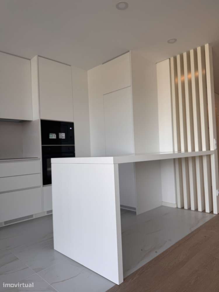 T2 com varanda, garagem e elevador em Santa Maria de Lamas - Grande imagem: 4/9