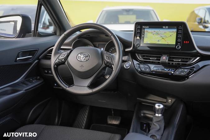 Toyota C-HR Hybrid Style Selection - 10