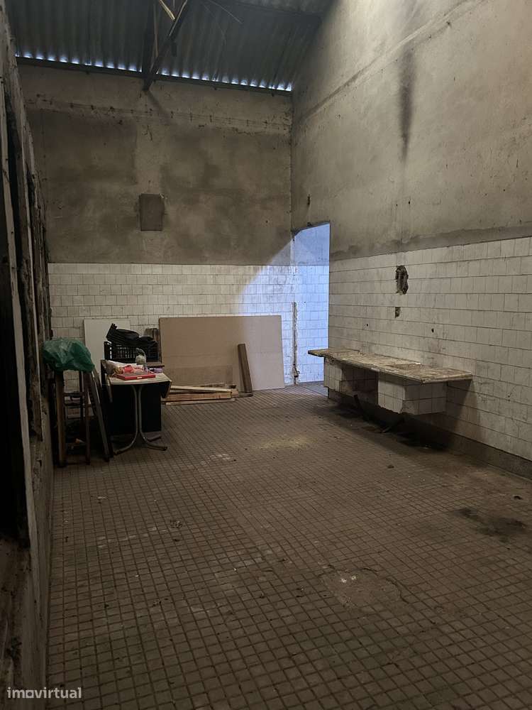 Armazém - Milheirós, Maia - com possibilidade de habitação-7